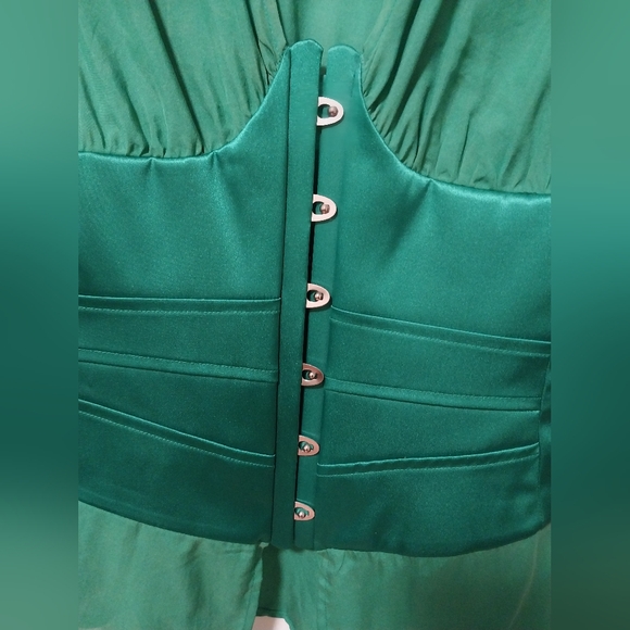 Unique piece! Green silk top with built in corset - Picture 3 of 5